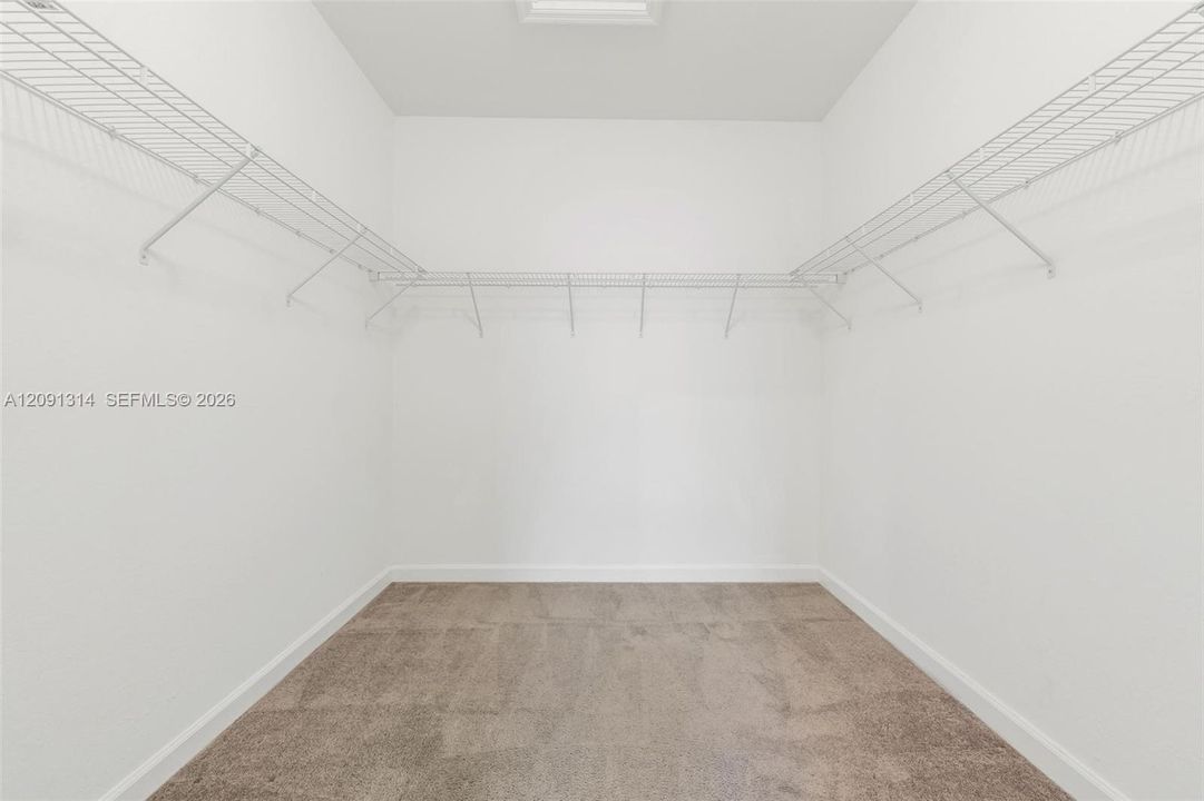 На продажу: $380,000 (3 спален, 2 ванн, 1827 Квадратных фут)