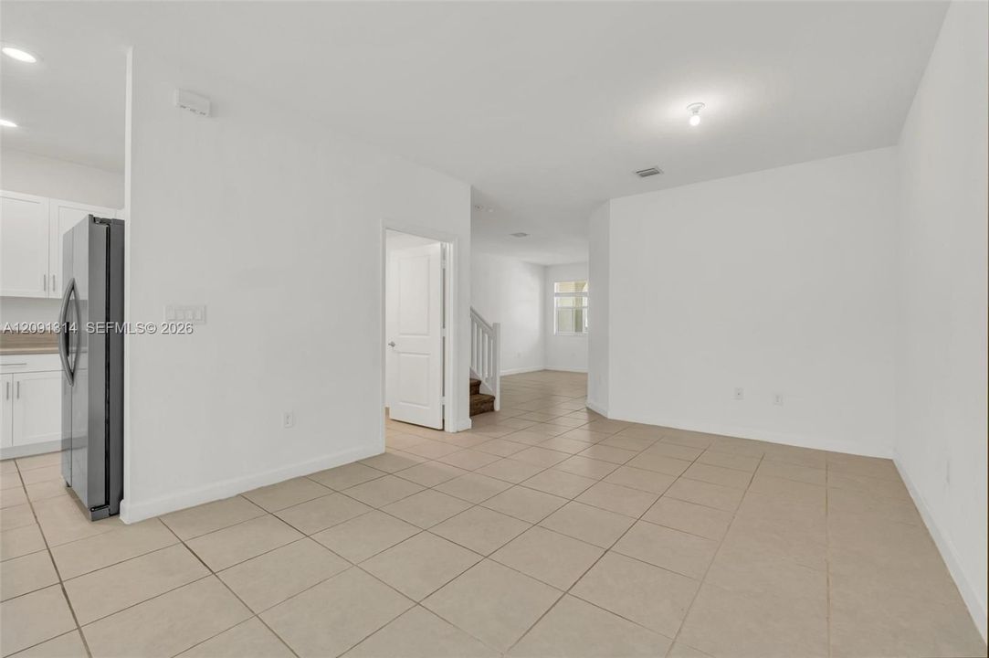 На продажу: $380,000 (3 спален, 2 ванн, 1827 Квадратных фут)