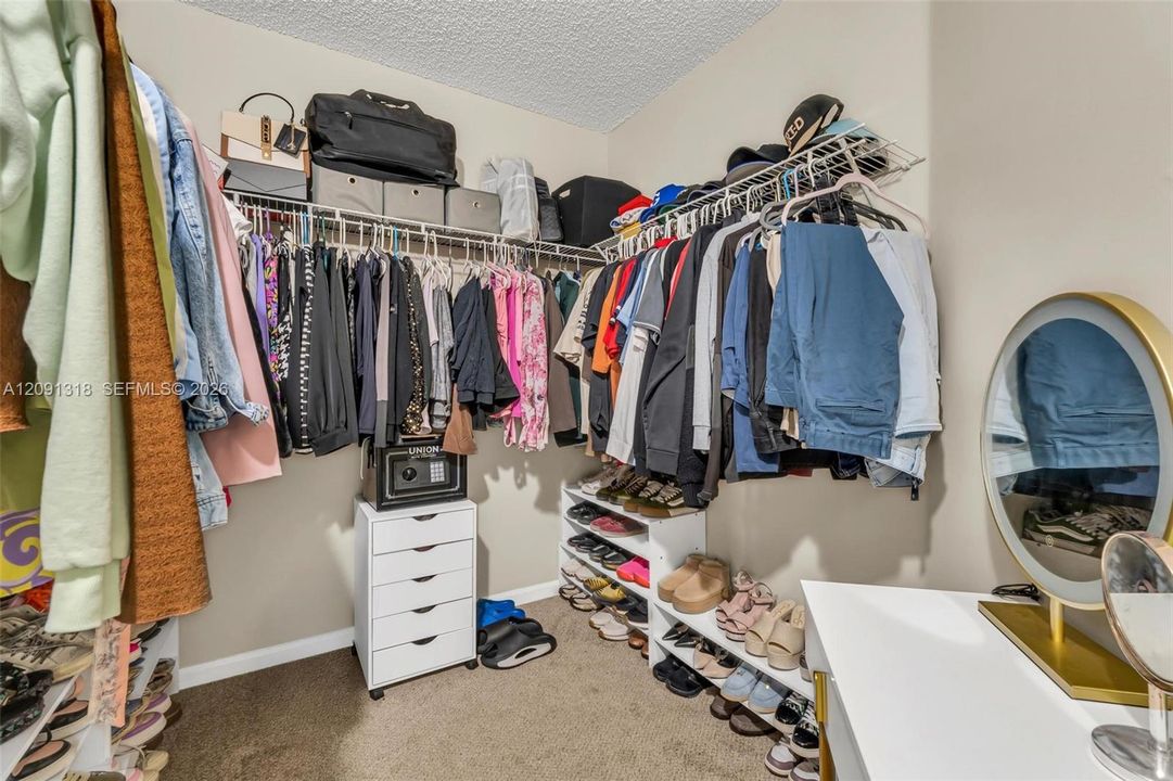 En Venta: $635,000 (3 camas, 2 baños, 2127 Pies cuadrados)