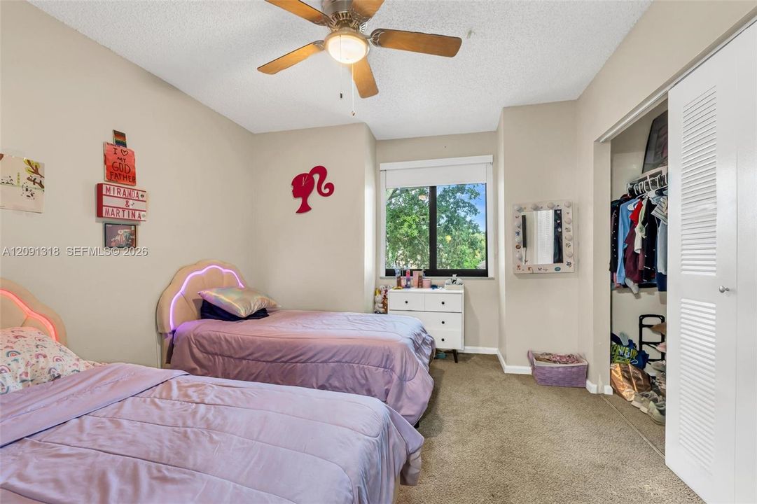 En Venta: $635,000 (3 camas, 2 baños, 2127 Pies cuadrados)