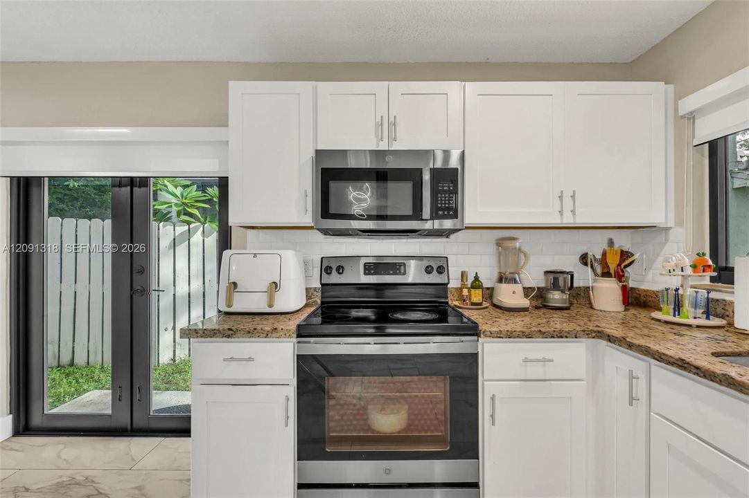 En Venta: $635,000 (3 camas, 2 baños, 2127 Pies cuadrados)