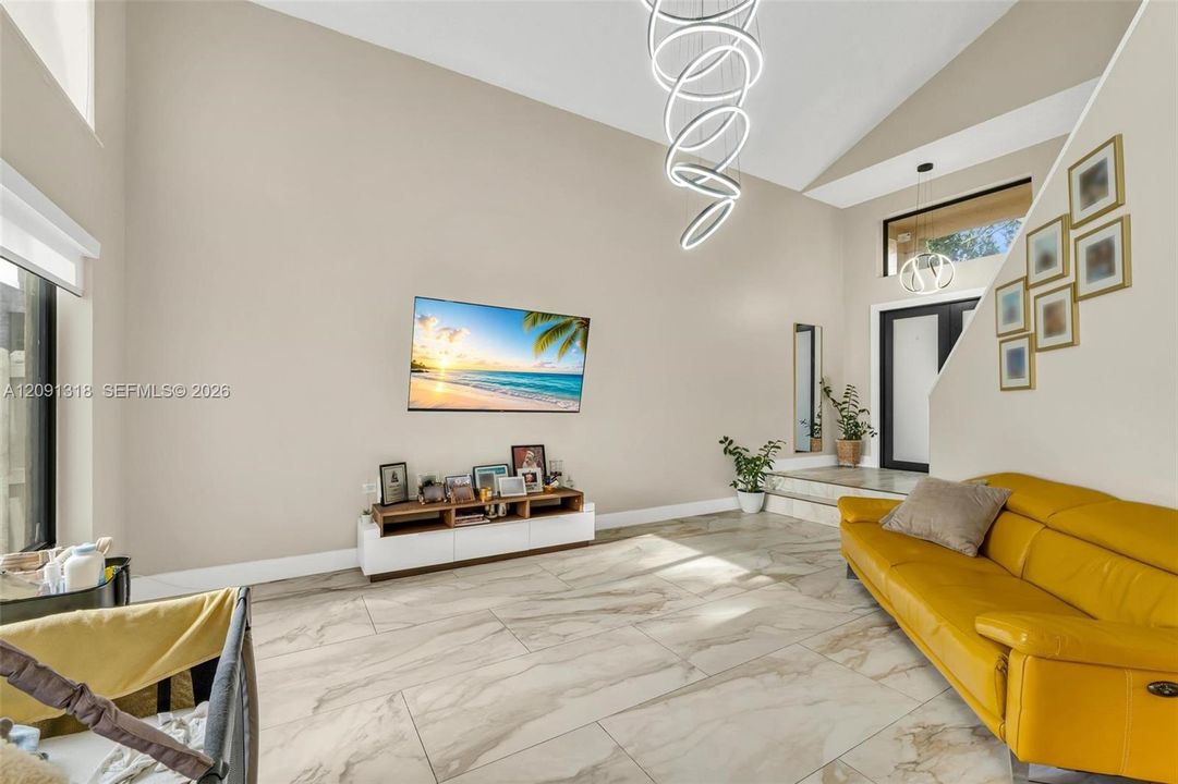 En Venta: $635,000 (3 camas, 2 baños, 2127 Pies cuadrados)