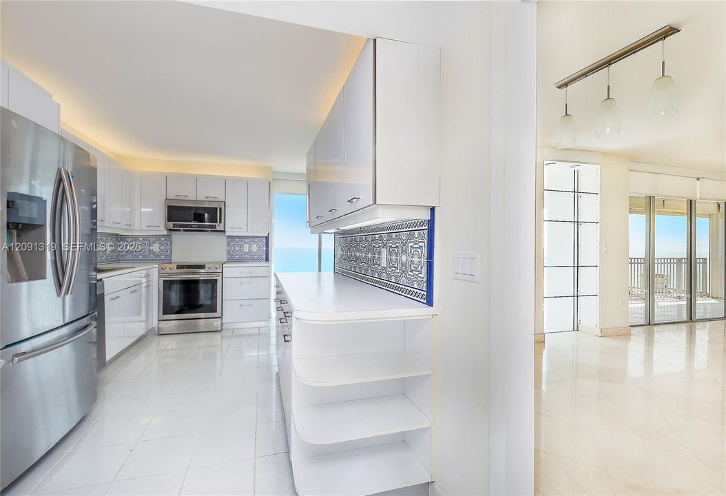 В аренду: $13,500 (3 спален, 3 ванн, 3120 Квадратных фут)