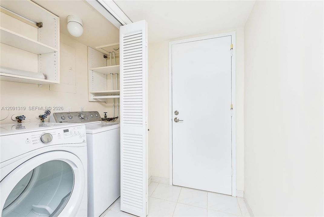 В аренду: $13,500 (3 спален, 3 ванн, 3120 Квадратных фут)