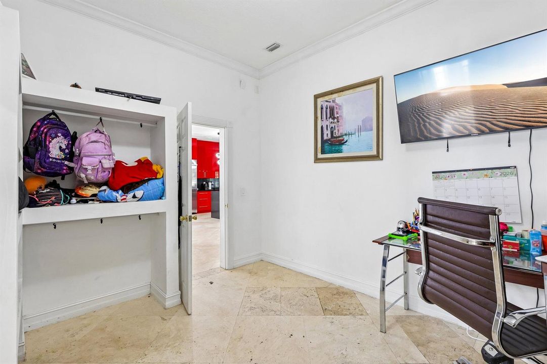 27-web-or-mls-NW 84th Ave-S1609-027