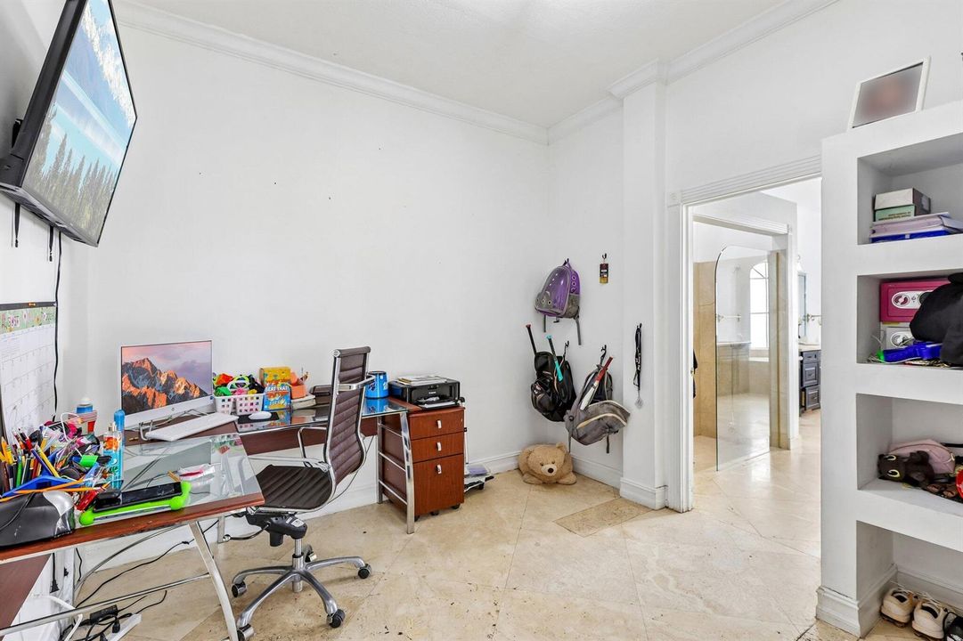 4-web-or-mls-NW 84th Ave-S1609-004