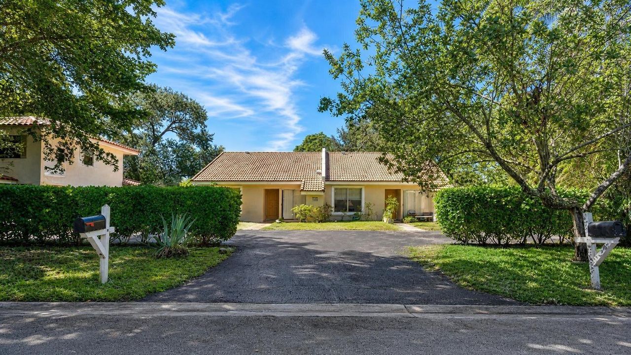 45_10880_NW_45th_St_Exterior_Front_16x9
