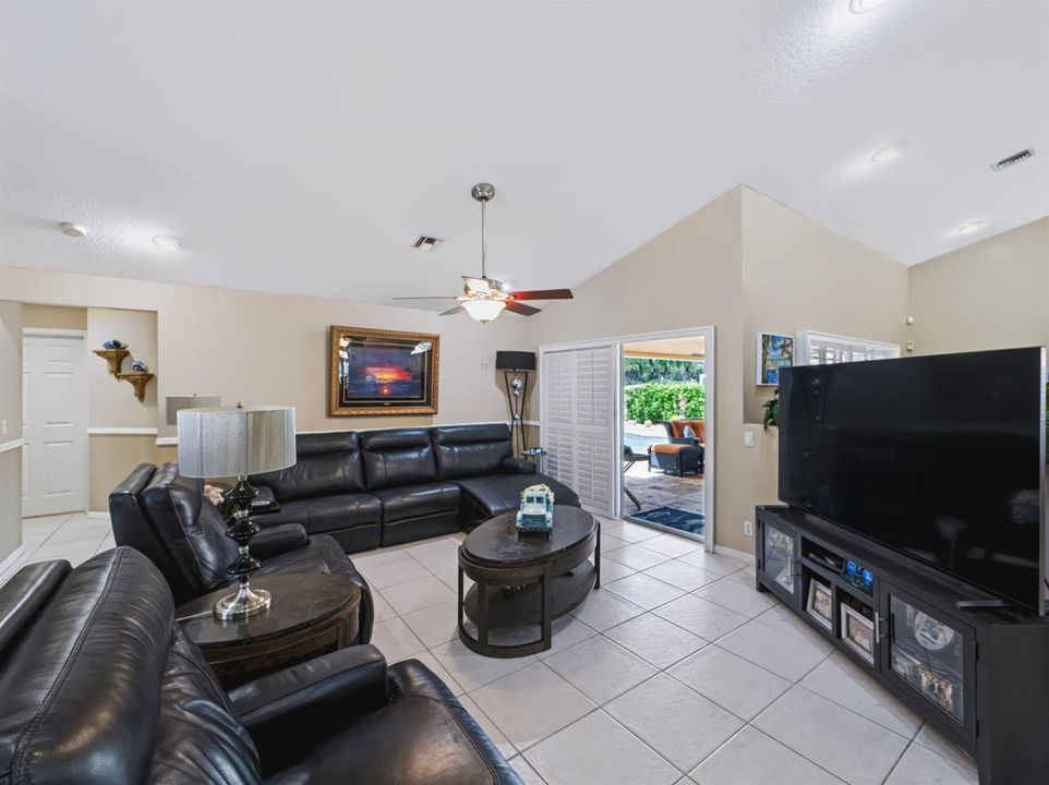 3-web-or-mls-6001-wedgewood-village-circ