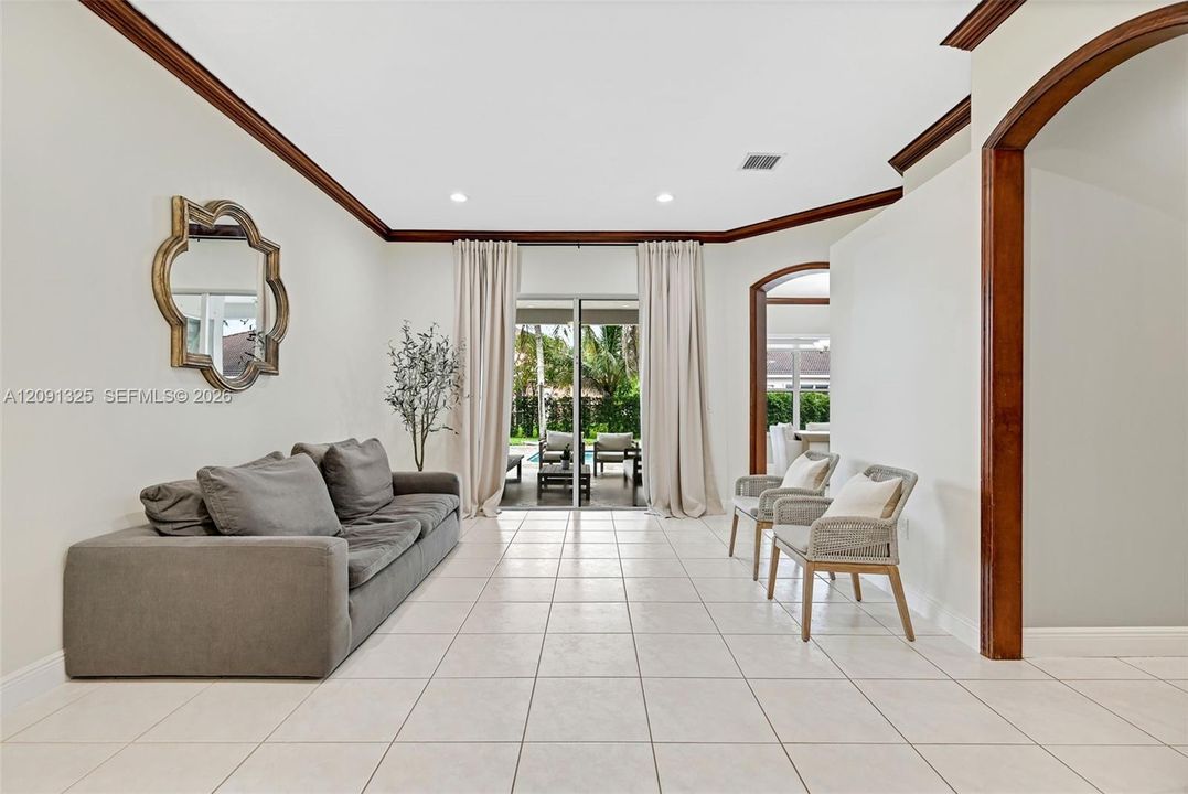 For Sale: $950,000 (4 beds, 2 baths, 2470 Square Feet)