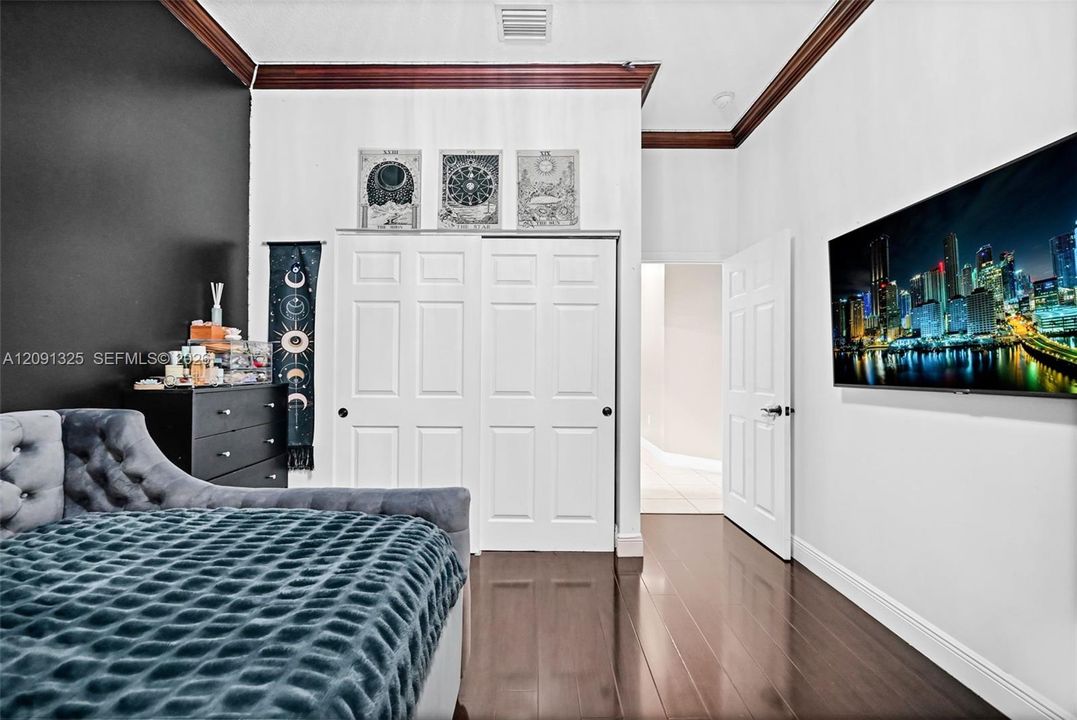 For Sale: $950,000 (4 beds, 2 baths, 2470 Square Feet)