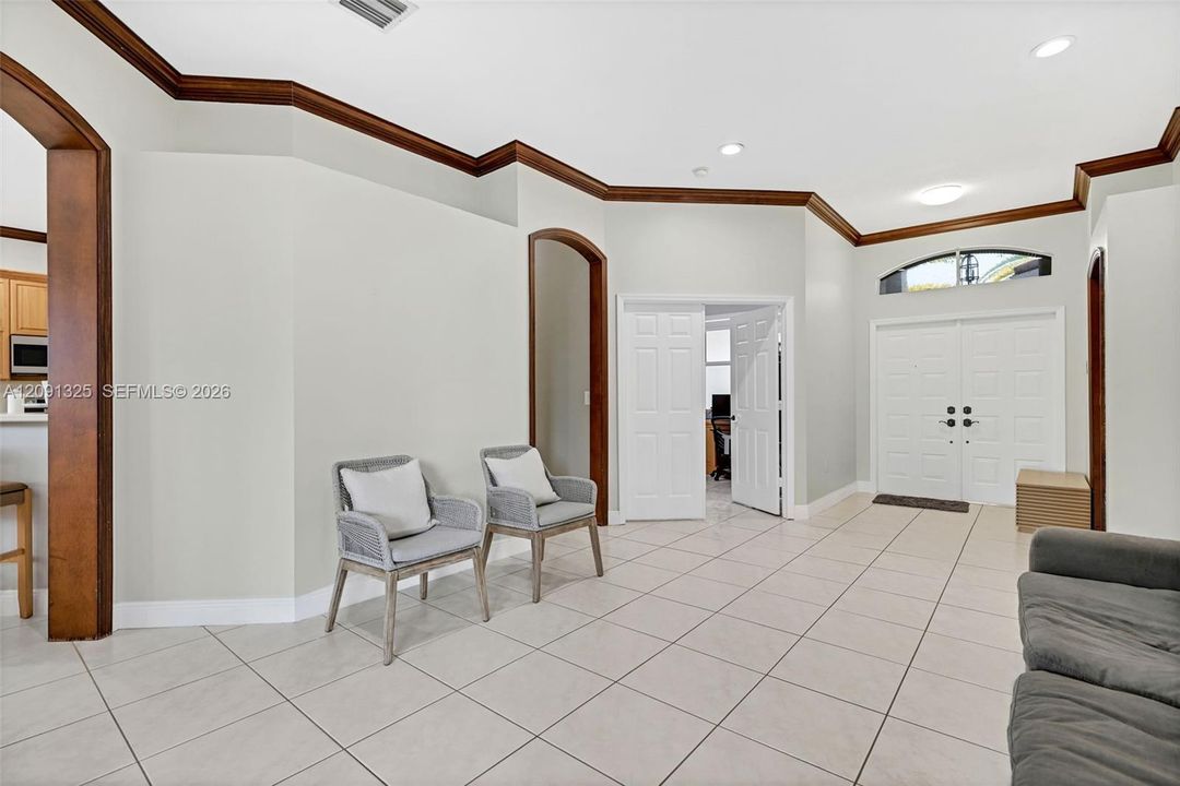 For Sale: $950,000 (4 beds, 2 baths, 2470 Square Feet)