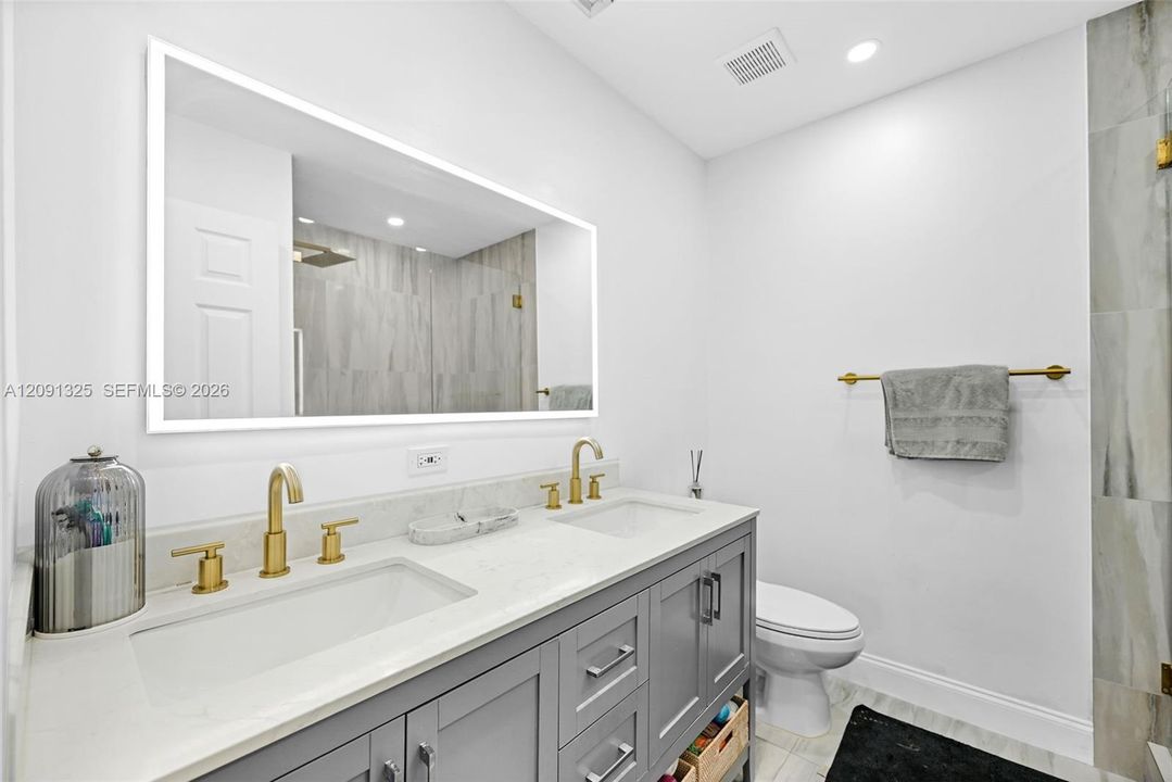For Sale: $950,000 (4 beds, 2 baths, 2470 Square Feet)