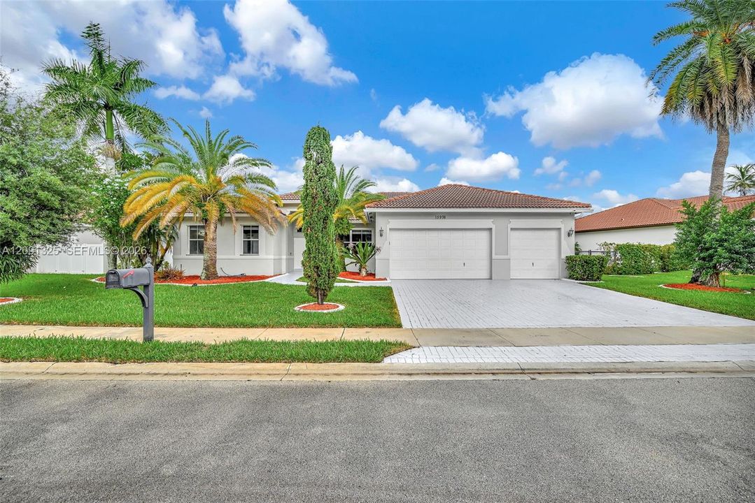 For Sale: $950,000 (4 beds, 2 baths, 2470 Square Feet)
