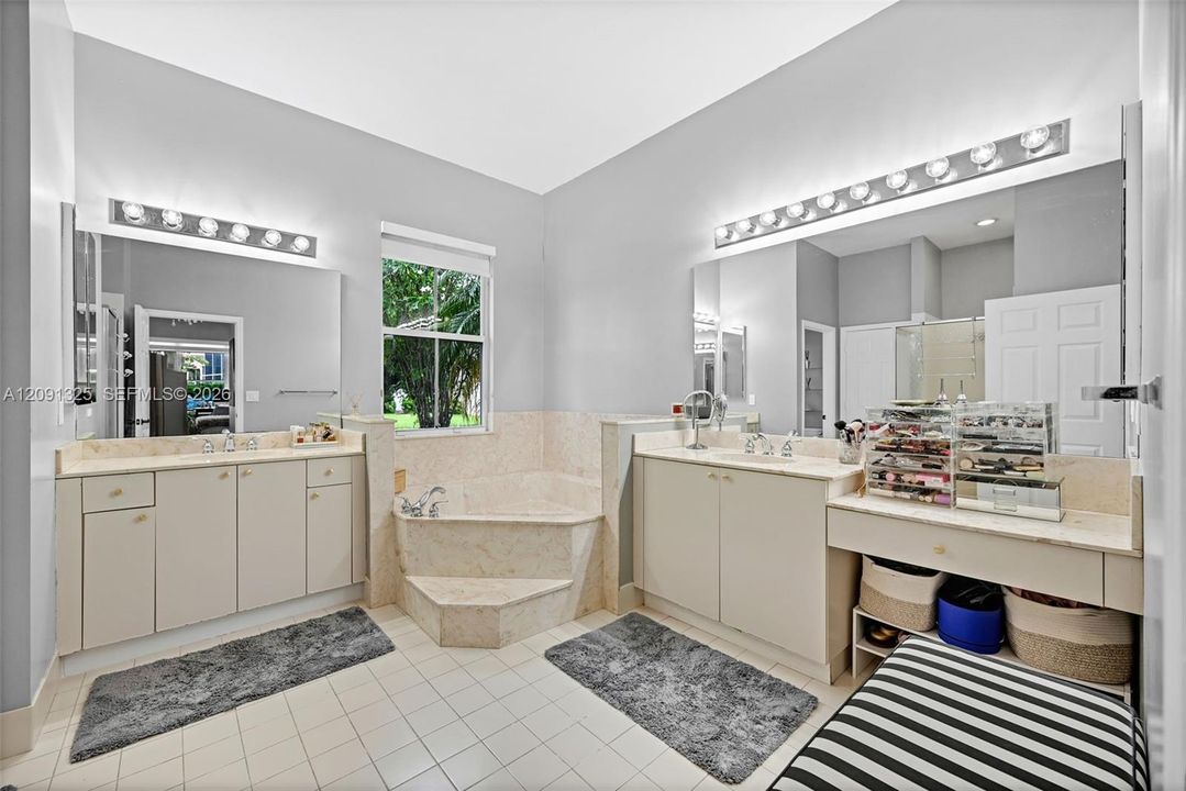 For Sale: $950,000 (4 beds, 2 baths, 2470 Square Feet)