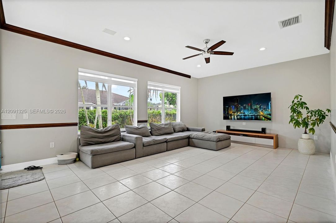 For Sale: $950,000 (4 beds, 2 baths, 2470 Square Feet)