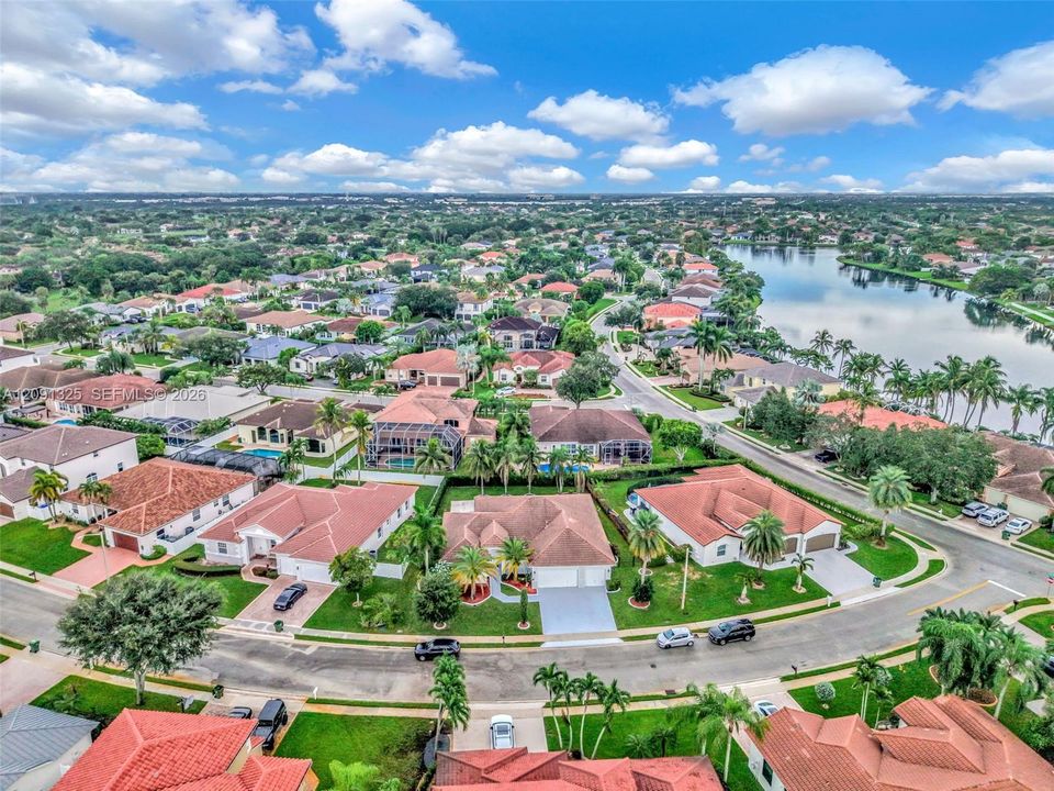 For Sale: $950,000 (4 beds, 2 baths, 2470 Square Feet)