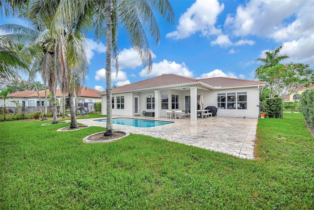 For Sale: $950,000 (4 beds, 2 baths, 2470 Square Feet)
