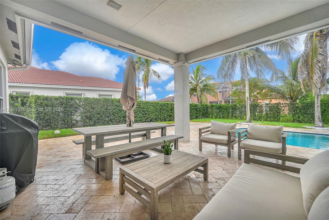 For Sale: $950,000 (4 beds, 2 baths, 2470 Square Feet)
