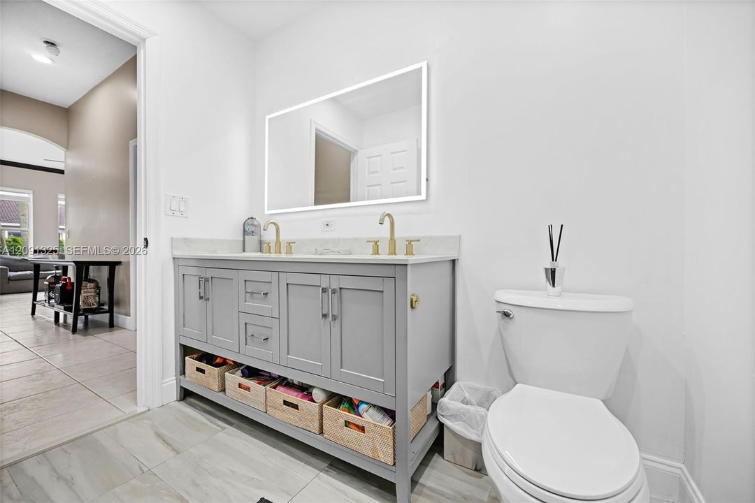 For Sale: $950,000 (4 beds, 2 baths, 2470 Square Feet)