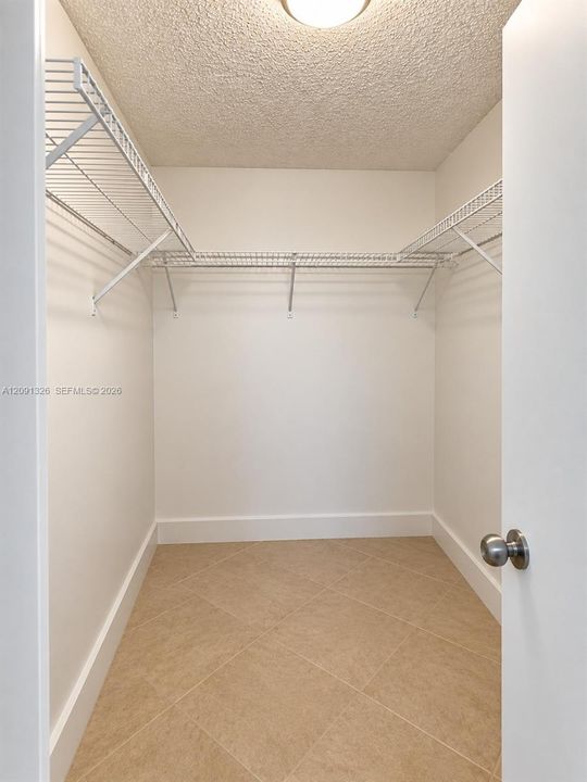 На продажу: $210,000 (2 спален, 2 ванн, 0 Квадратных фут)