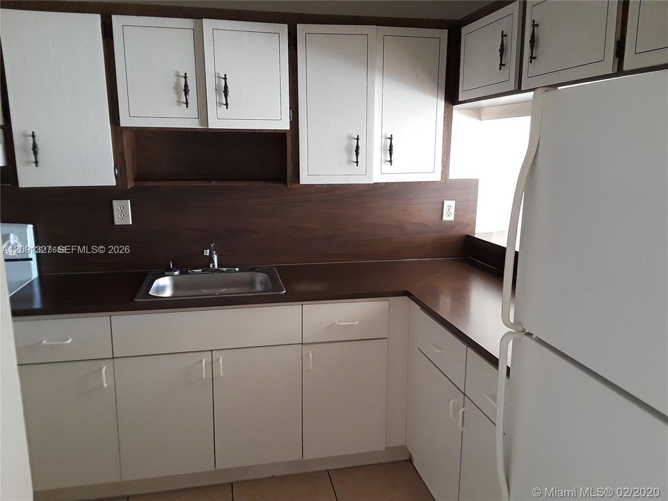 В аренду: $1,850 (2 спален, 2 ванн, 880 Квадратных фут)