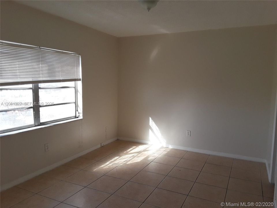 В аренду: $1,850 (2 спален, 2 ванн, 880 Квадратных фут)