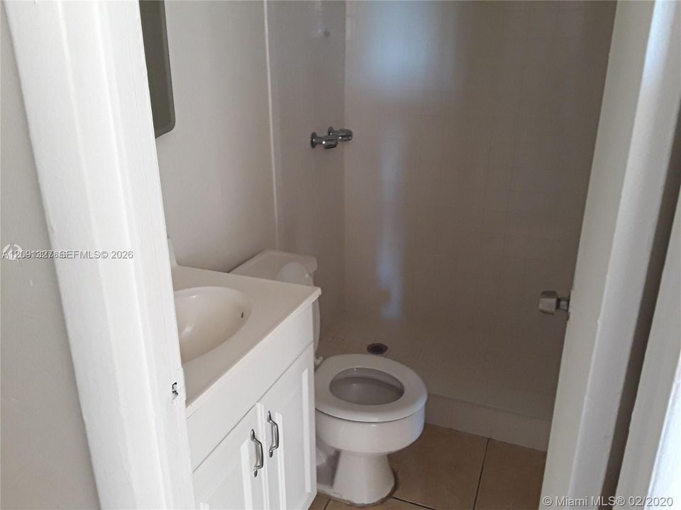 В аренду: $1,850 (2 спален, 2 ванн, 880 Квадратных фут)