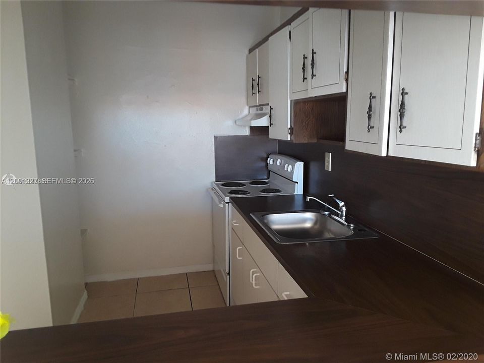 В аренду: $1,850 (2 спален, 2 ванн, 880 Квадратных фут)