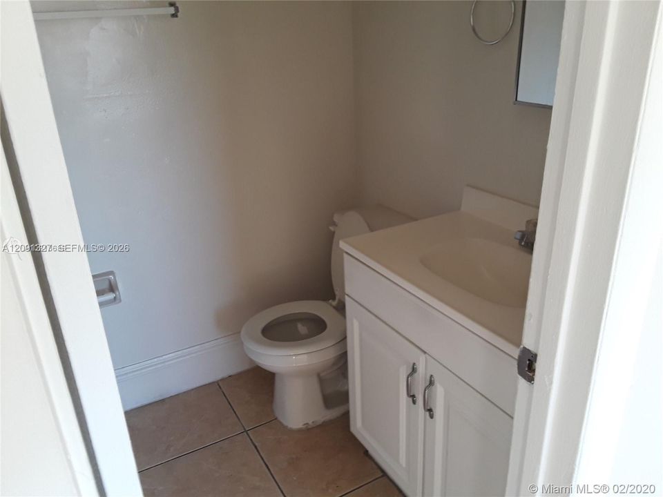 В аренду: $1,850 (2 спален, 2 ванн, 880 Квадратных фут)