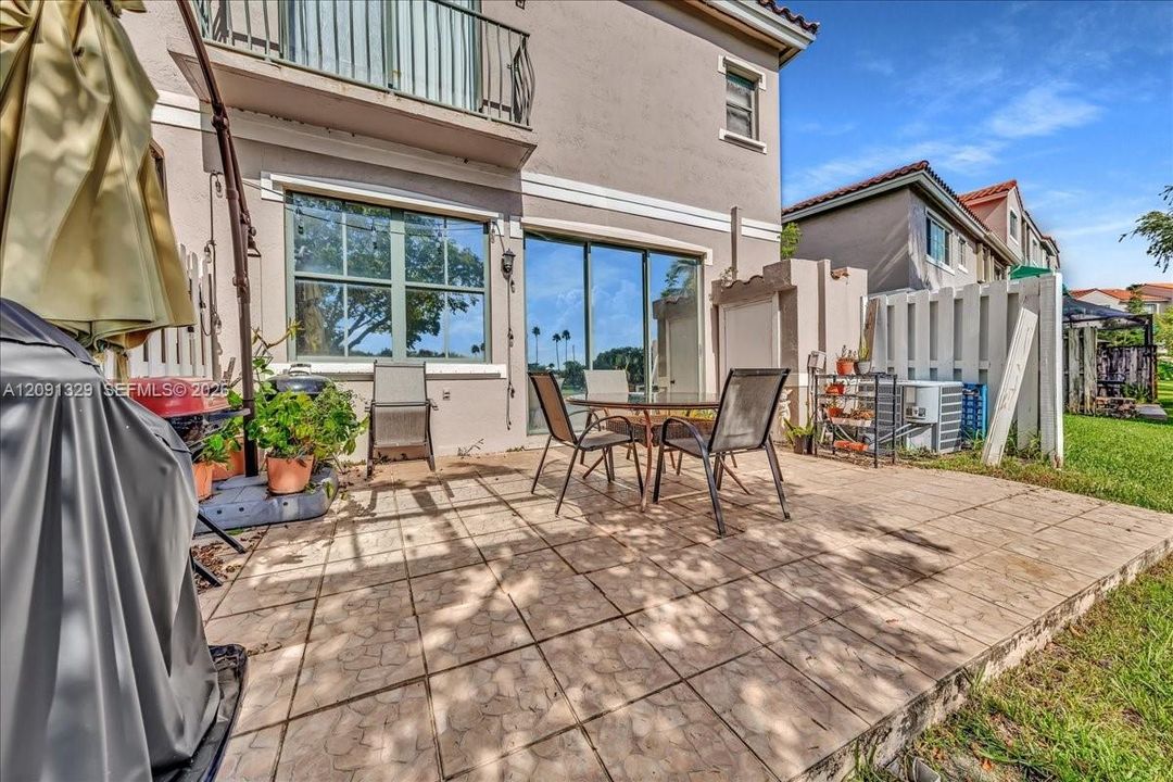 For Sale: $450,000 (4 beds, 2 baths, 1541 Square Feet)
