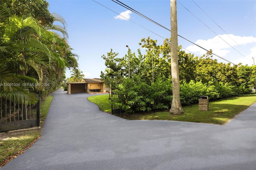 For Sale: $1,495,000 (4 beds, 4 baths, 4238 Square Feet)