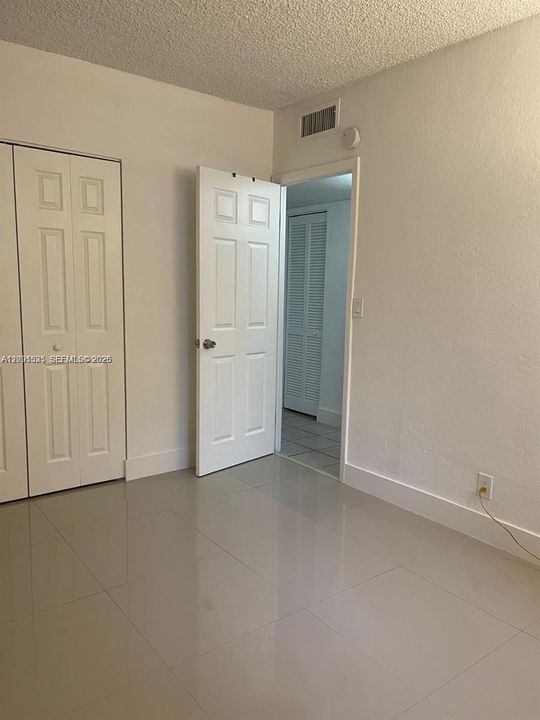 For Rent: $2,200 (2 beds, 1 baths, 740 Square Feet)