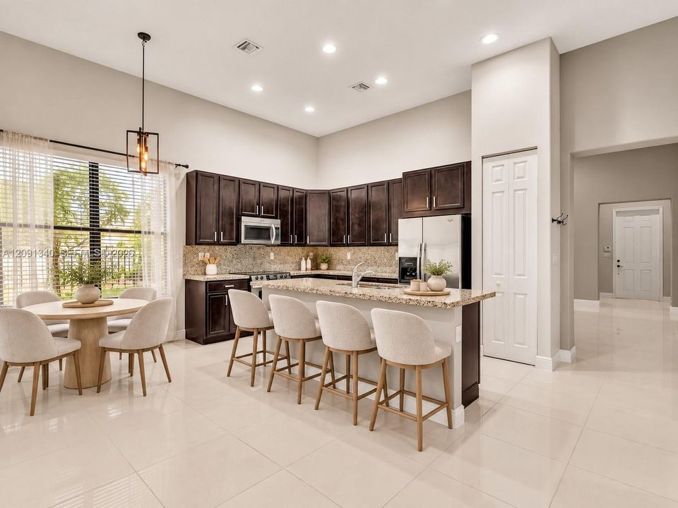 En Venta: $875,000 (3 camas, 2 baños, 2104 Pies cuadrados)