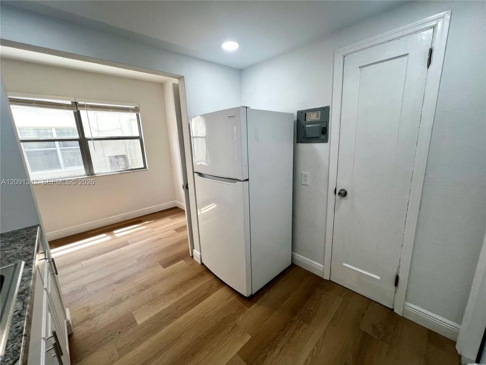В аренду: $2,200 (1 спален, 1 ванн, 650 Квадратных фут)