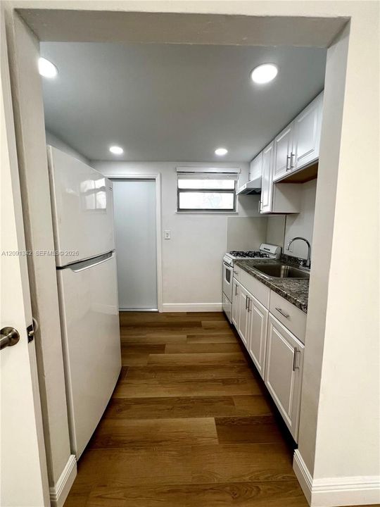 В аренду: $2,200 (1 спален, 1 ванн, 650 Квадратных фут)