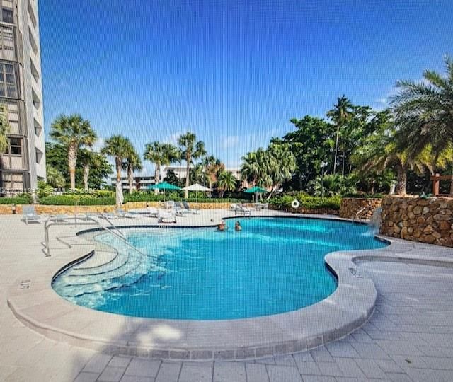 For Rent: $3,700 (2 beds, 2 baths, 1268 Square Feet)