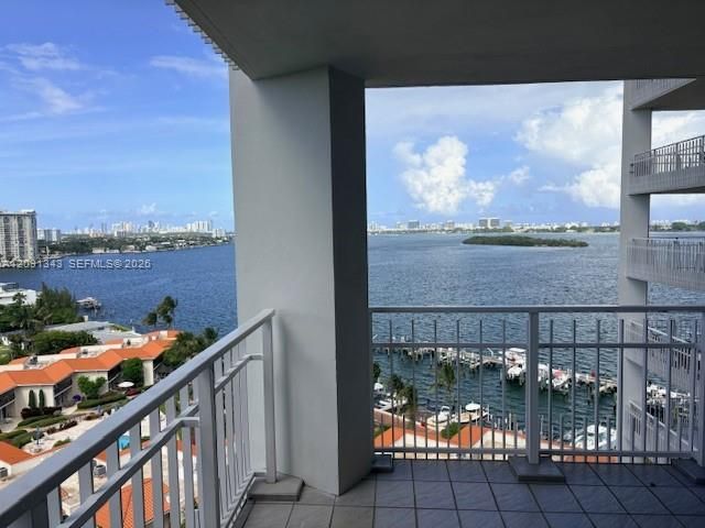 For Rent: $3,700 (2 beds, 2 baths, 1268 Square Feet)