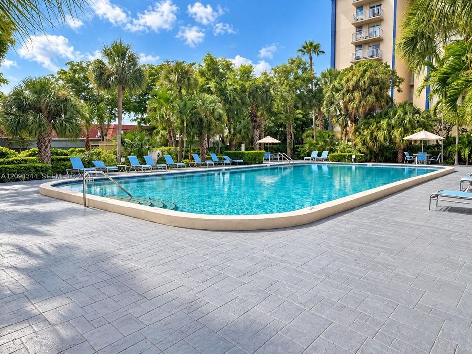 For Sale: $235,000 (2 beds, 1 baths, 774 Square Feet)