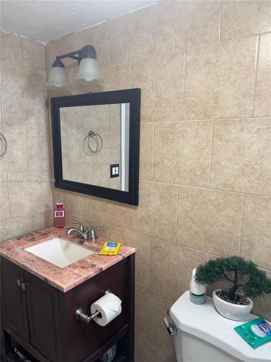 For Sale: $235,000 (2 beds, 1 baths, 774 Square Feet)