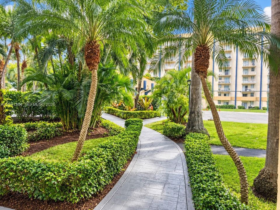 For Sale: $235,000 (2 beds, 1 baths, 774 Square Feet)