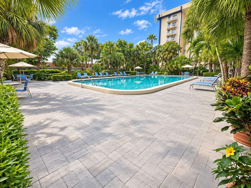 For Sale: $235,000 (2 beds, 1 baths, 774 Square Feet)