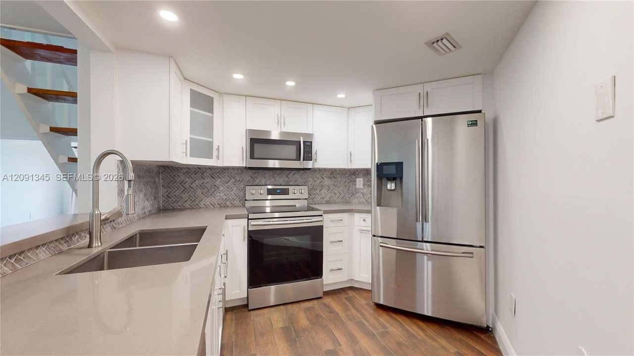 For Rent: $2,450 (2 beds, 2 baths, 1000 Square Feet)