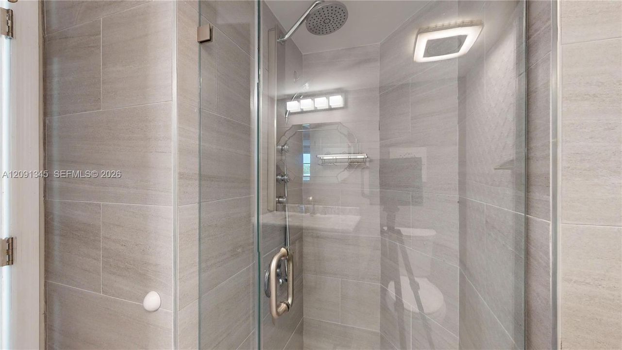 For Rent: $2,450 (2 beds, 2 baths, 1000 Square Feet)