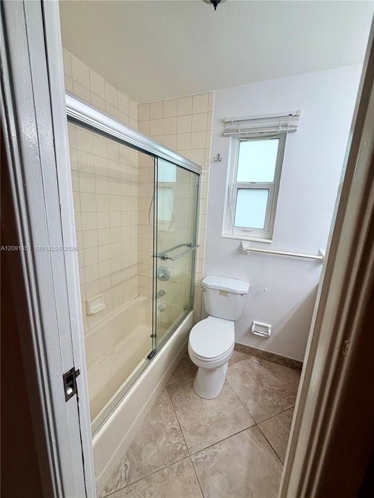 For Rent: $2,700 (2 beds, 1 baths, 1080 Square Feet)