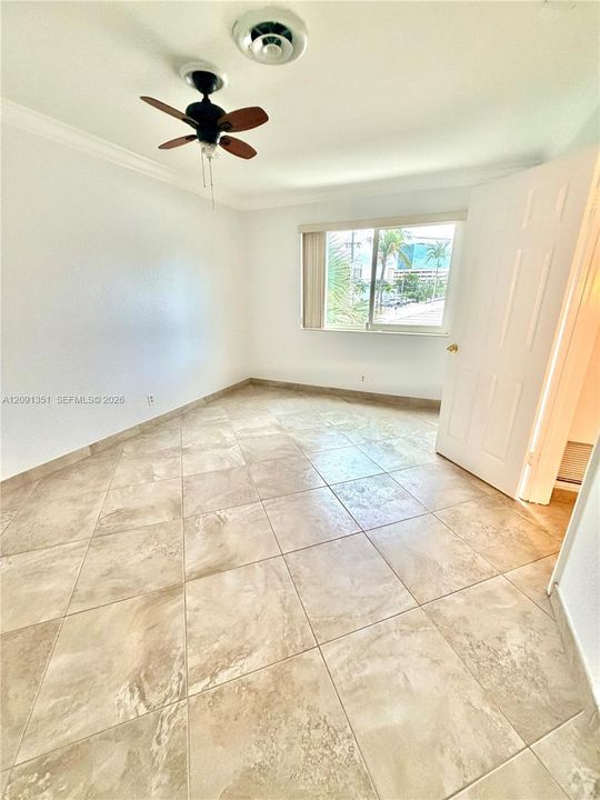 For Rent: $2,700 (2 beds, 1 baths, 1080 Square Feet)
