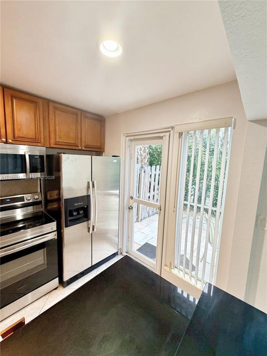 For Rent: $2,700 (2 beds, 1 baths, 1080 Square Feet)