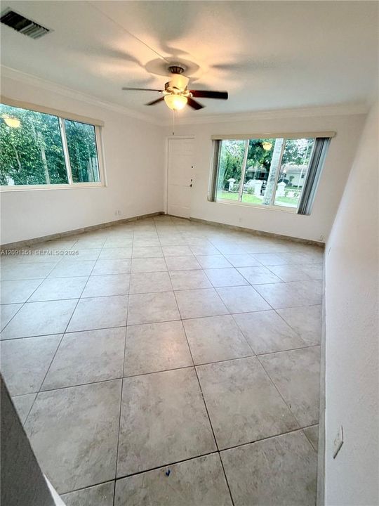 For Rent: $2,700 (2 beds, 1 baths, 1080 Square Feet)