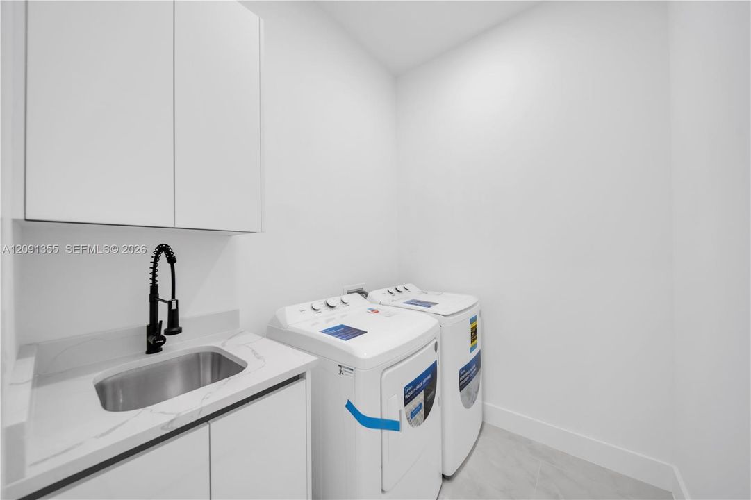 На продажу: $355,000 (3 спален, 2 ванн, 0 Квадратных фут)