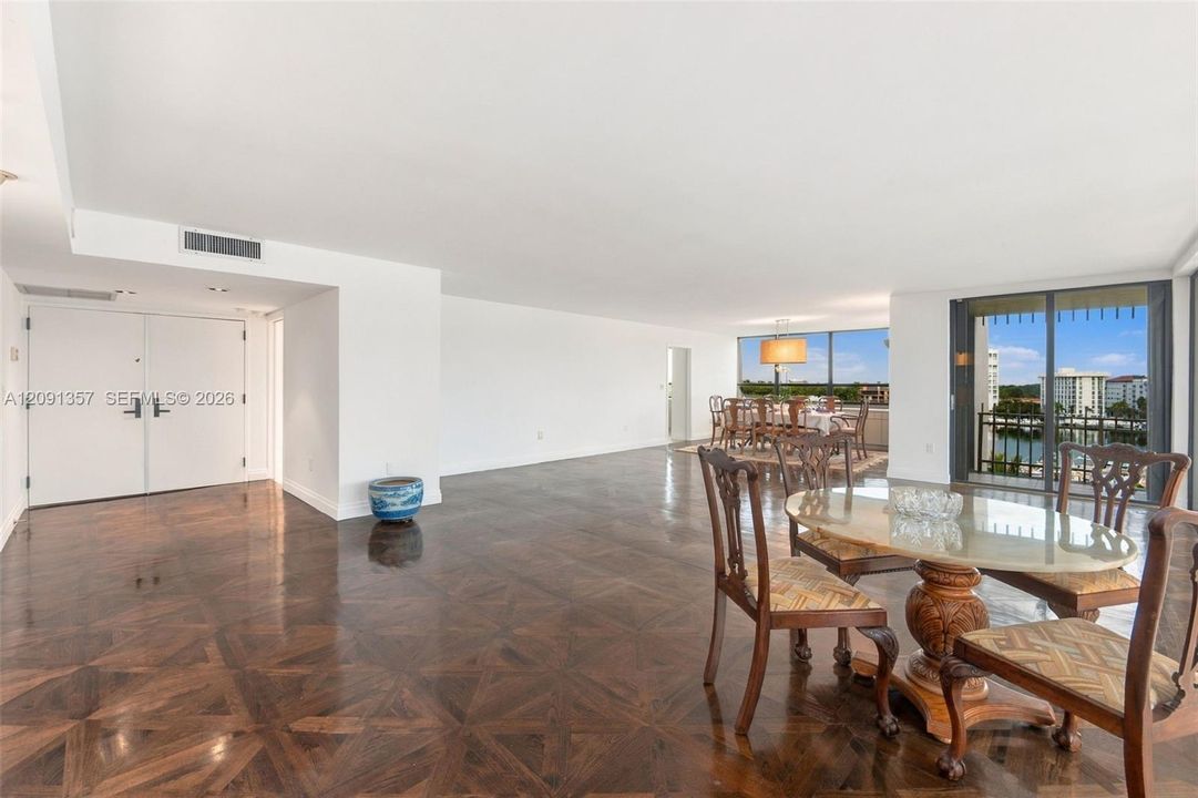 En Venta: $2,327,000 (3 camas, 2 baños, 2614 Pies cuadrados)