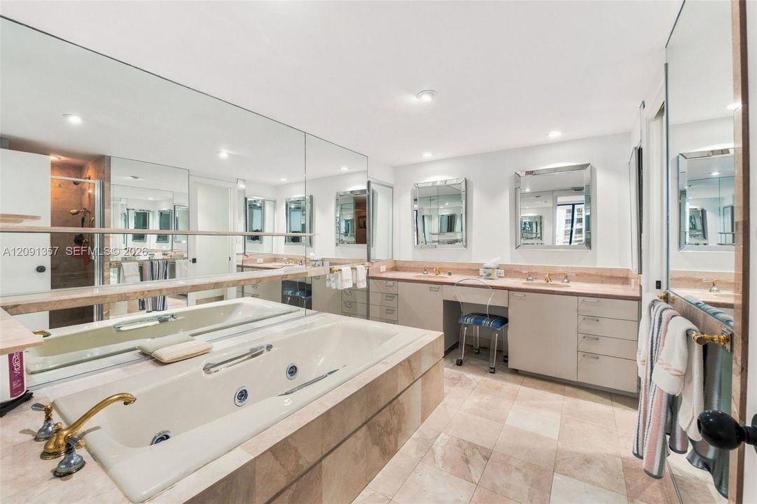 En Venta: $2,327,000 (3 camas, 2 baños, 2614 Pies cuadrados)